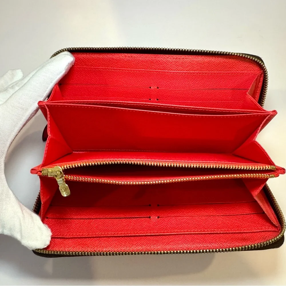 Rare Louis Vuitton Limited Edition Monogram Logo Totem Zippy Continental Wallet
